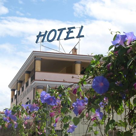 Hotel Baia Marina Orosei Exterior foto