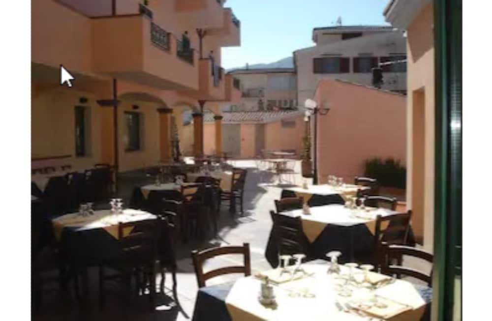 Hotel Baia Marina Orosei Exterior foto
